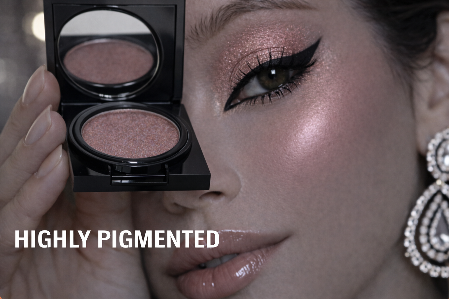Eyeshadow 585 Fixated (Blak Packaging)