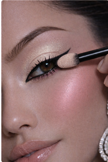Eyeshadow 247 Shiver (Blak Packaging)