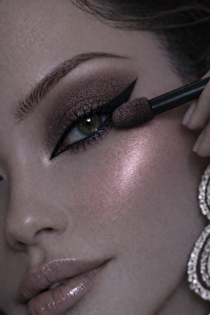 Eyeshadow 560 Minx (Blak Packaging)
