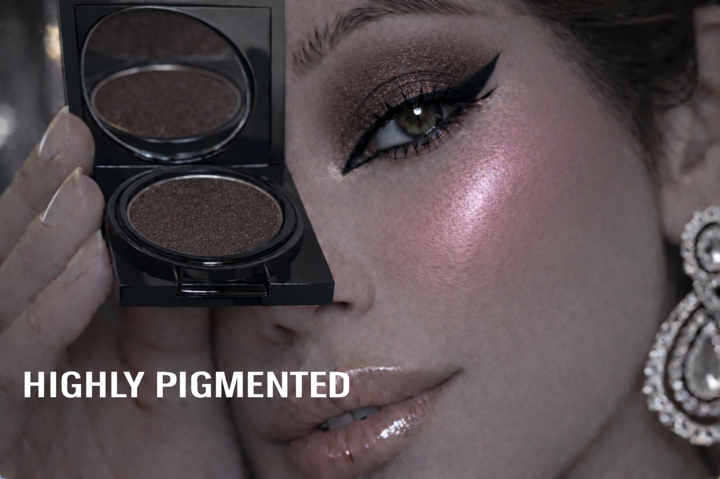 Eyeshadow 560 Minx (Blak Packaging)