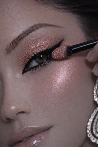 Eyeshadow 585 Fixated (Blak Packaging)