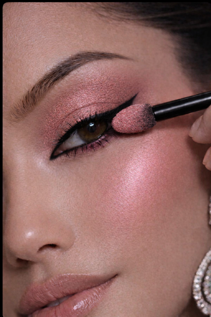 Eyeshadow 483 Playboy (Blak Packaging)